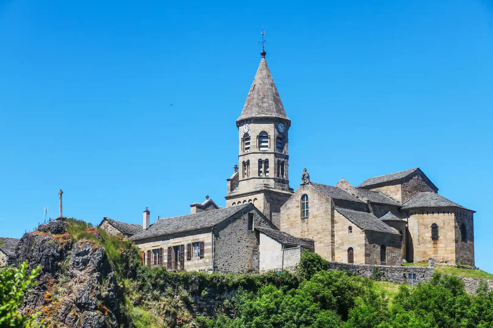 Église Saint-Julien de Chapteuil